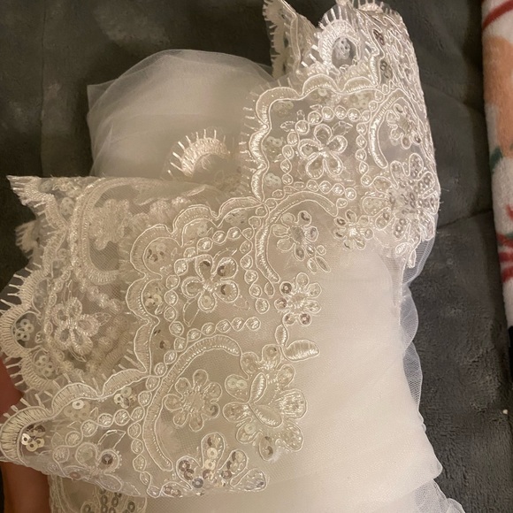 WEDDING VEIL - Cathedral length - Picture 3 of 6